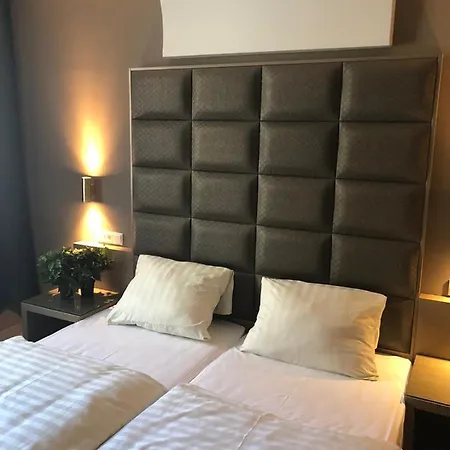 Athen Frankfurt Airport 3*