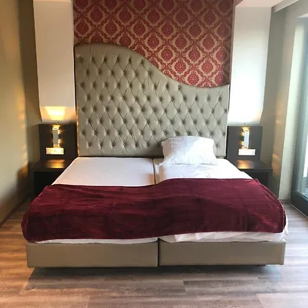 Athen Frankfurt Airport 3*