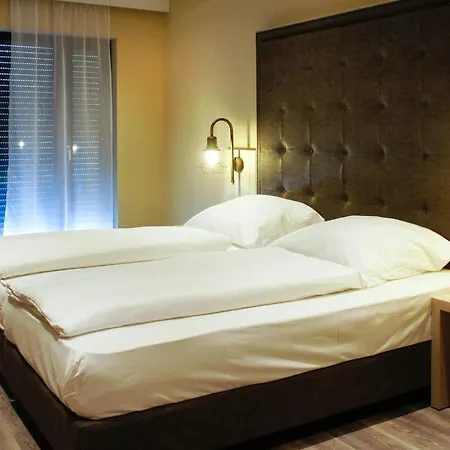 Athen Frankfurt Airport 3*