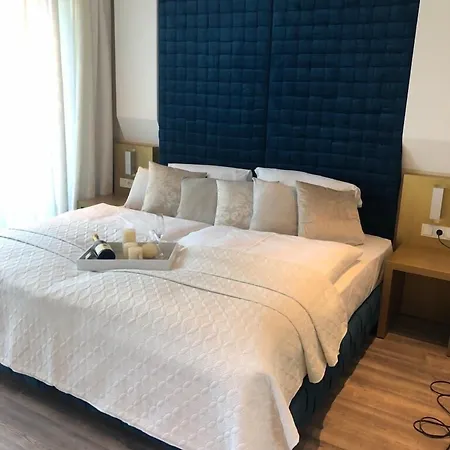 Athen Frankfurt Airport 3*