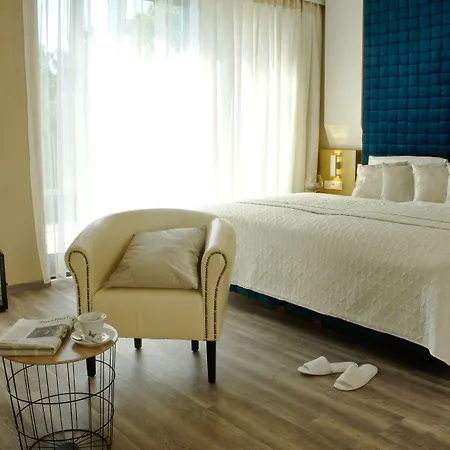 Athen Frankfurt Airport 3*