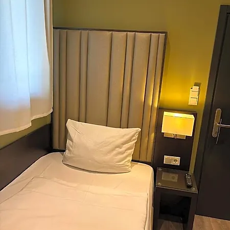 Hotel Athen Frankfurt Airport 3*