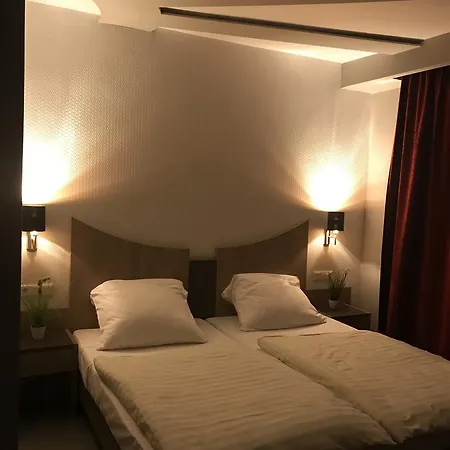Athen Frankfurt Airport ホテル 3*