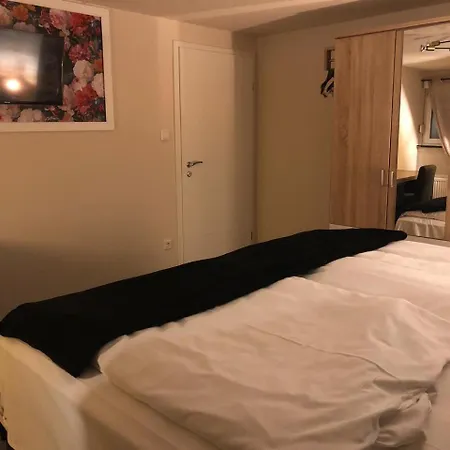Athen Frankfurt Airport 3*